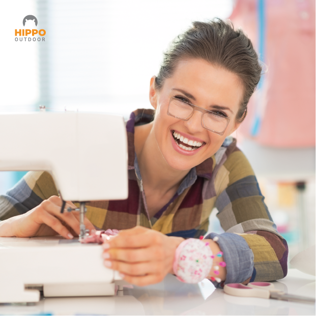 Clip-on magnifying glasses with +2.5 diopter for detailed sewing and crafting.