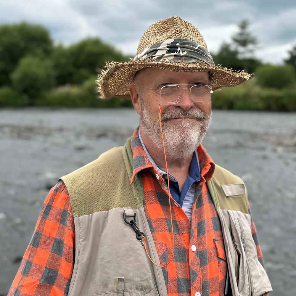 The founder of Hippo Outdoor, Per Johansson, Magnifying glasses with magnet