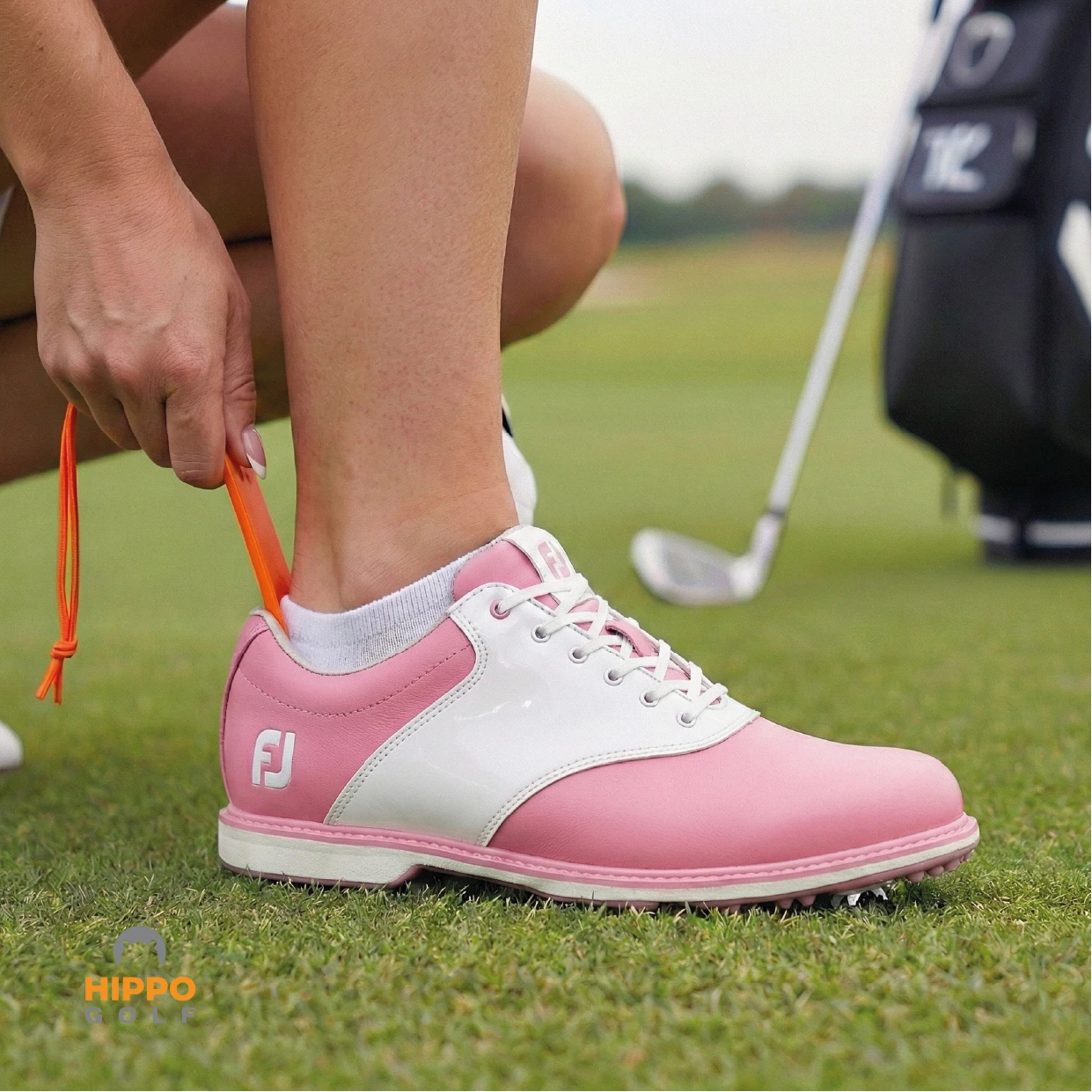 Pink Shoe from Footjoy with Shoehorn fron Hippo Golf